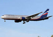 Пассажирский самолет готовится совершить аварийную посадку в аэропорту Красноярска