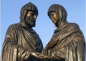 В Красноярске открыли памятник Петру и Февронии Муромским
