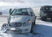 Под Красноярском Mercedes врезался в стоящий УАЗ, погиб человек