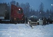 На трассе "Байкал" иномарка влетела в стоящий грузовик, два человека погибли