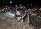В Красноярском крае автомобиль на полной скорости врезался в железобетонное ограждение, водитель погиб