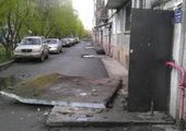 В Красноярске на человека упал козырек подъезда