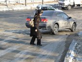 Дорожную ситуацию в Красноярске усложнили школьники и студенты