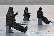 МЧС спасло рыбаков с дрейфующей льдины