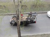 На ул. Кутузова в результате ДТП перевернулся автомобиль