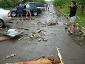 В Октябрьском районе ураганом повреждены автомобили и строительный кран