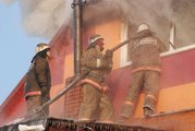 В Красноярске при взрыве коттеджа пострадал пожарный