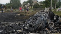В небе над Украиной был сбит пассажирский самолет, 295 погибших.