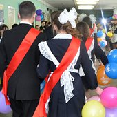 Школьникам выдали аттестаты с недостоверными сведениями