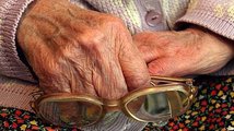 24 -летний напал на пенсионерку 75 лет
