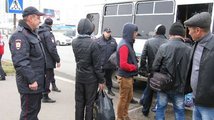 20 мигрантов скрывались от полиции в торговых павильонах
