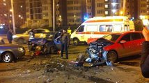 Лоб в лоб столкнулись два автомобиля в Красноярске