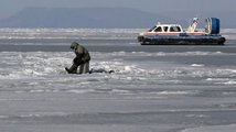 Льдина с рыбаками оторвалась на севере края
