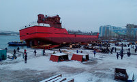 Ледовый танкер впервые спушен на воду в Красноярске