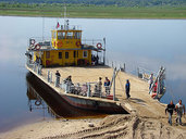 На мель сел паром на Енисее в районе села Стрелка