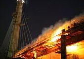 Пожар на строящемся для саммита АТЭС мосту во Владивостоке локализован