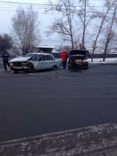 Водитель ВАЗа устроил ДТП в Красноярске и скрылся с места происшествия