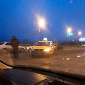Утро 31 декабря началось с массовой аварии автомобилей на Октябрьском мосту