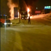 Автобус загорелся на ходу на улице Калинина