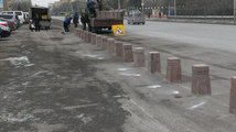 Парковочные зоны в Красноярске огородили гранитными столбиками
