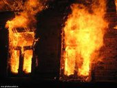 Двухквартирный жилой дом сгорел в пригороде Красноярска