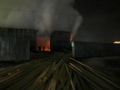 Ночью в Красноярске сгорел мебельный склад