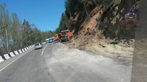 На дороге в Дивногорск произошел обвал скального грунта