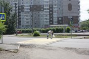 В Красноярске появился пешеходный переход с желтой окраской
