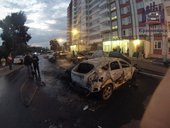 Семь авто сгорели на парковке на улице Киренского