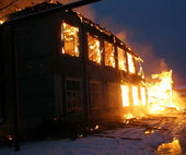 Рано утром загорелась школа в одном из районов края