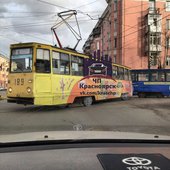 Трамвай сошел с рельсов на проспекте Красноярский рабочий