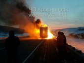 На трассе под Красноярском сгорел грузовик